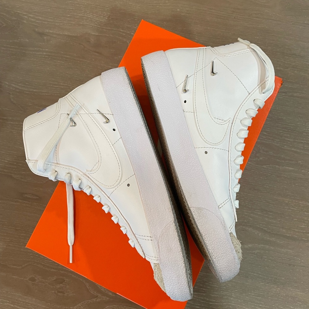 NIKE MID ‘77 SE